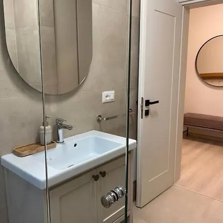 Newly Renovated Urban Oasis Appartement Tirana