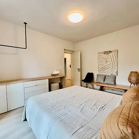 Appartement Newly Renovated Urban Oasis
