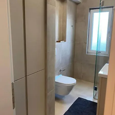 Newly Renovated Urban Oasis Appartement Tirana