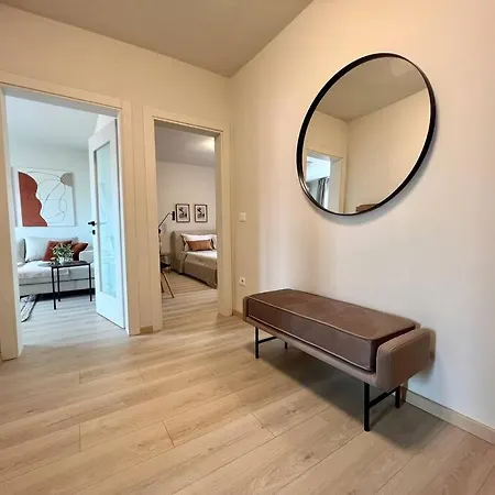 Newly Renovated Urban Oasis Appartement *